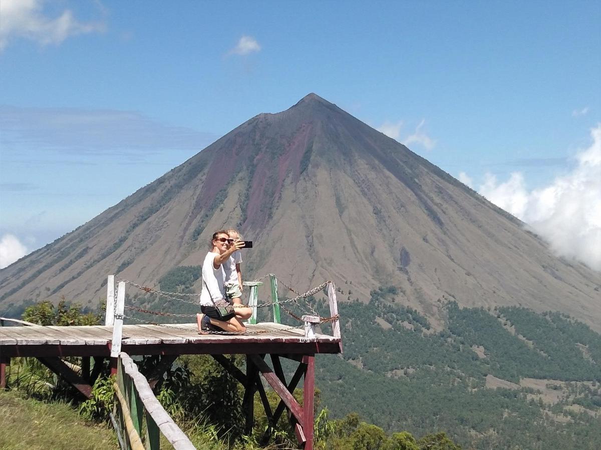 Arnolds Familly Homestay Bajawa Bagian luar foto