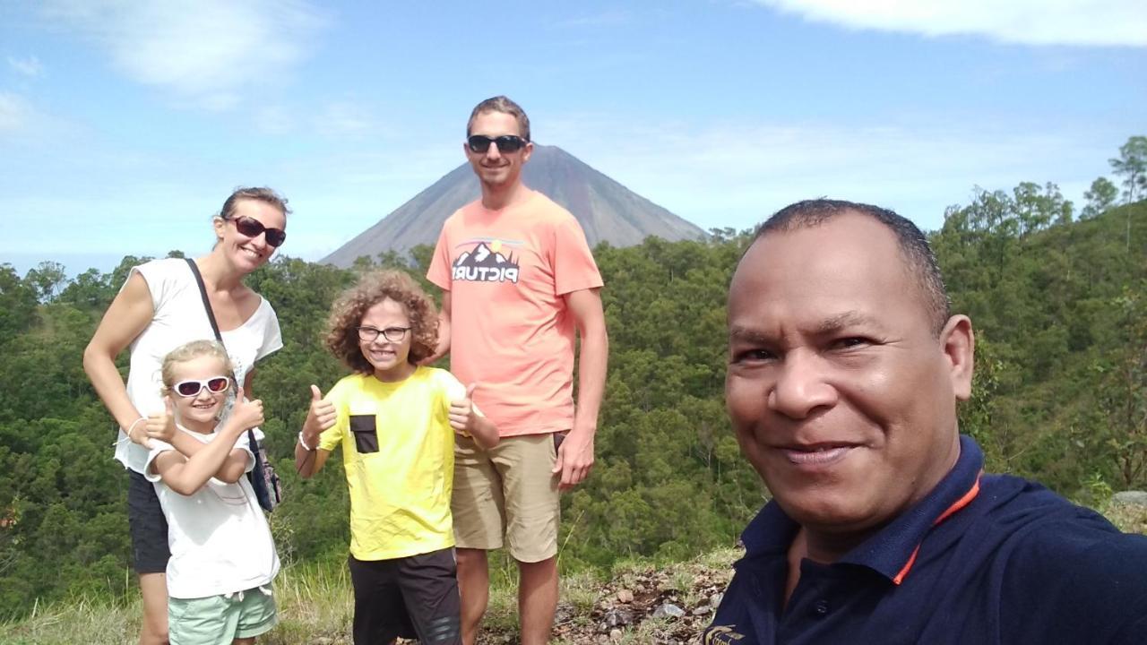 Arnolds Familly Homestay Bajawa Bagian luar foto