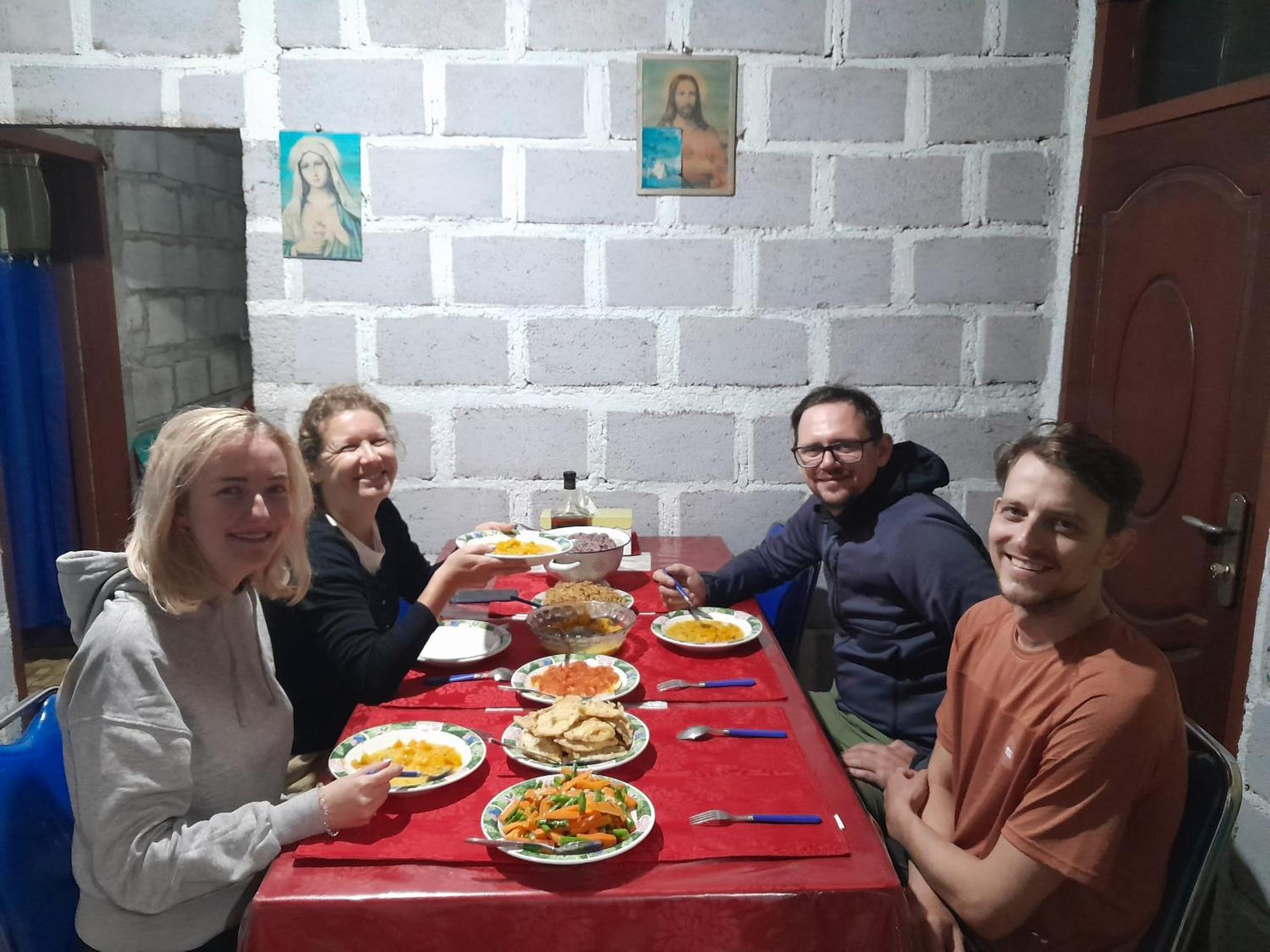 Arnolds Familly Homestay Bajawa Bagian luar foto