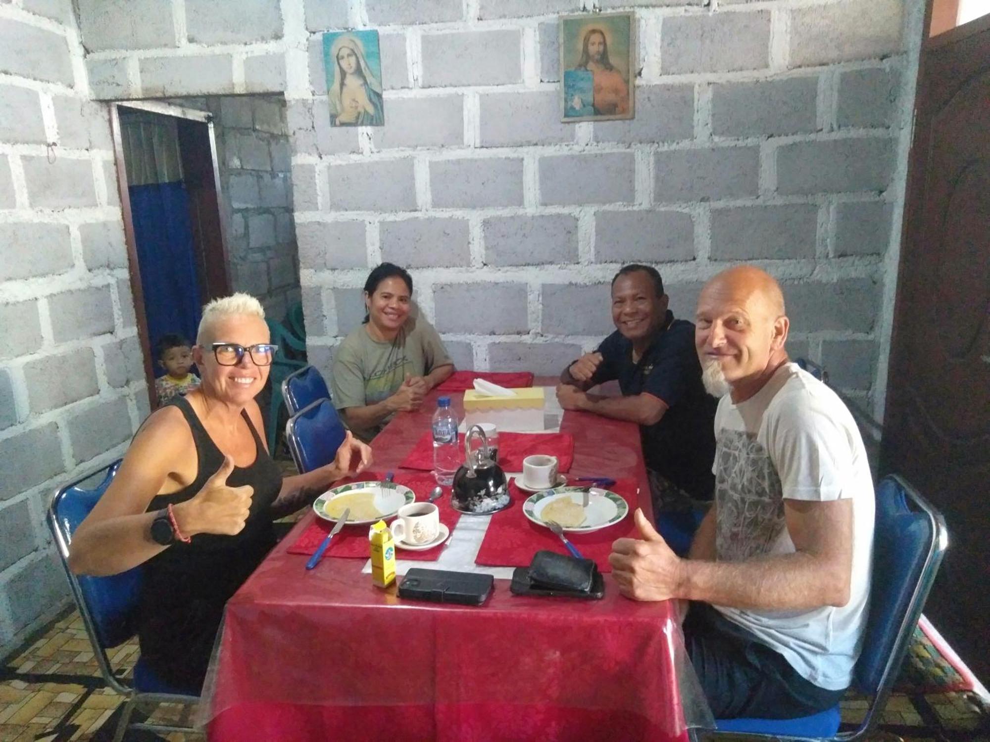 Arnolds Familly Homestay Bajawa Bagian luar foto