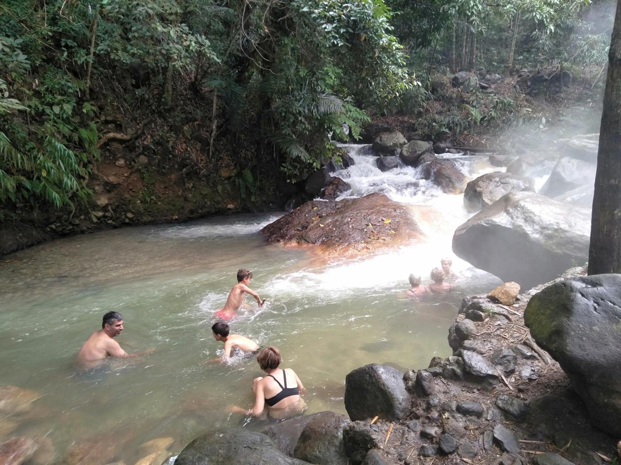 Arnolds Familly Homestay Bajawa Bagian luar foto