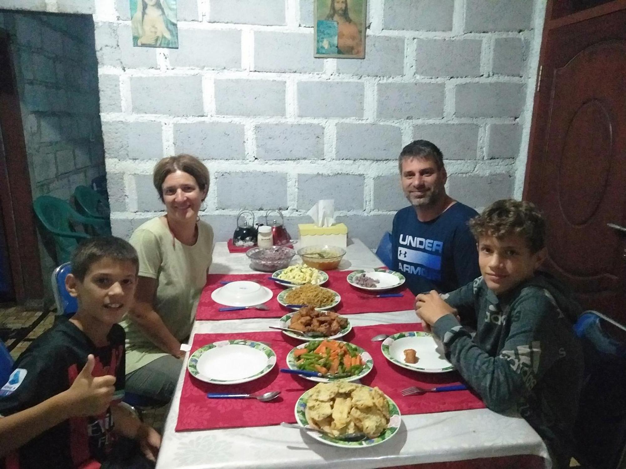Arnolds Familly Homestay Bajawa Bagian luar foto